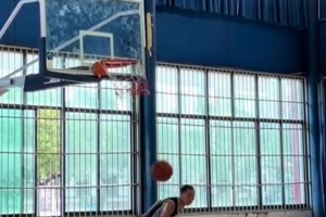 真瘦?。∈珠L腳長！國產(chǎn)文班亞馬秀戰(zhàn)服隔扣