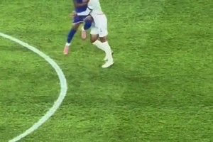 姆總的迷惑行為?? 法國世預(yù)賽2-1冰島，姆巴佩開球時(shí)撞向?qū)κ?>
                                <span></span>
                                <p>姆總的迷惑行為?? 法國世預(yù)賽2-1冰島，姆巴佩開球時(shí)撞向?qū)κ?/p>
                            </a>
                        </div>
                                                <div   id=