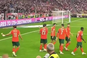 隊(duì)長！隊(duì)友進(jìn)球后在主隊(duì)球迷區(qū)慶祝，C羅致歉+招呼隊(duì)友離開