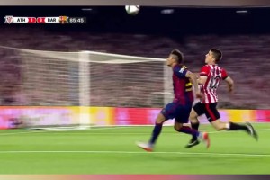 內(nèi)馬爾彩虹過(guò)人戲耍對(duì)手遭圍攻！隊(duì)長(zhǎng)哈維和隊(duì)友上前保護(hù)！