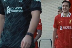 伊薩克回歸利物浦首訓(xùn)時進(jìn)球如麻，果然貴的東西除了貴沒毛??！