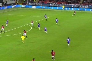 美妙連線(xiàn)！科斯塔庫(kù)塔精準(zhǔn)傳中，卡卡勢(shì)大力沉的頭球破門(mén)！