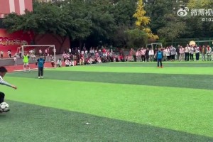 這孩子的天賦未來進(jìn)個(gè)國足應(yīng)該沒問題吧