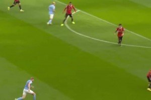 曼市德比布丁連線！德布勞內(nèi)弧線球助攻哈蘭德破門！