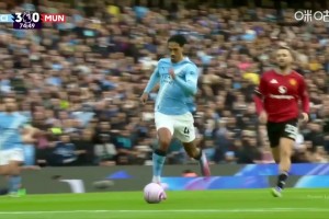 曼聯(lián)防守稀碎！哈蘭德中場(chǎng)送直塞！賴因德斯奔襲單刀射門(mén)打偏！