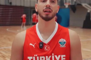 申京：恩比德是最難防的球員之一，狀態(tài)好沒人能防住我！