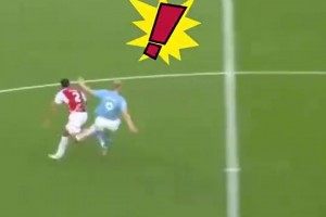 哈蘭德沖刺對抗薩利巴，仿佛撞上了一堵墻！