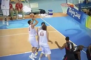 極致體驗(yàn)！小加索爾一個(gè)回合同時(shí)被詹韋科三人一起封蓋！