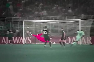 八爪判官！網(wǎng)友：索默這次絕命神撲讓亞馬爾與金球獎(jiǎng)失之交臂??