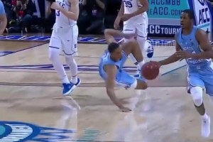 強硬還是臟？格雷森阿倫大學時期小動作合集！