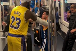 笑死！網(wǎng)友：竟然在地鐵上遇到“老詹”和“庫里”了??