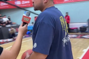 尷尬了哈！西熱力江教學(xué)自創(chuàng)的喀什步 裁判閆軍老師：走步了~