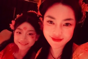 還是挺美的哈！劉維偉前妻帶女兒身穿漢服體驗(yàn)宮廷玉液酒~