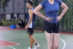 確實(shí)頂不住！國(guó)產(chǎn)卡戴珊肘姐曬打球視頻：我這個(gè)沖擊力怕你受不了