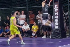 一個快攻搶了6個板，如何評價這種行為