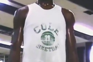 珍貴錄像帶??高中時(shí)期的奧尼爾，對籃框的摧殘真的太狠了！