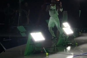 人球合一！歐文連拍個定妝照都要秀下運球??