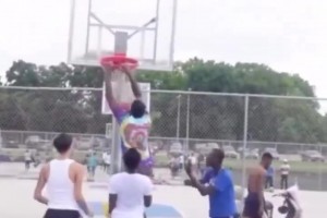 這個拋球角度確實秀翻了