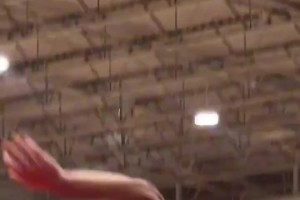 歐錦賽之后真正進化了！申京在火箭隊內(nèi)訓(xùn)練中奉獻暴扣+三分！