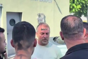 當(dāng)面批評教育！巴薩球迷激怒了弗里克，因為他們不尊重保安人員