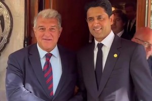 友好??巴黎主席納賽爾與巴薩主席拉波爾塔賽前聚餐