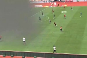 維爾茨在季前賽時出球賊快為加克波和迪亞斯造機會，現(xiàn)在卻沒融入