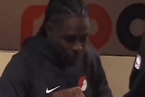 原本幸福！17年小碧生日那天 科比一家在迪士尼樂(lè)園被球迷偶遇