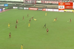 中甲賽場(chǎng)，陜西隊(duì)外援打出貝克漢姆式吊射??