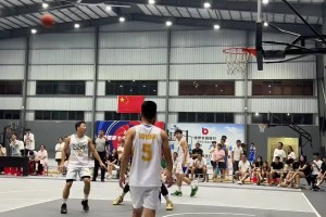 前廣東球員張明池現(xiàn)身野球場 身材略顯發(fā)福空籃放丟??