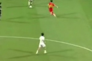 悲催！廣西平果球員犯規(guī)導(dǎo)致自己骨折受傷