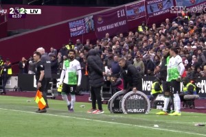 斯洛特怎么辦？當(dāng)年薩拉赫不滿替補(bǔ)，即將上場時和渣叔發(fā)生爭吵