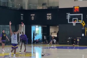 看來(lái)鋼哥恢復(fù)得不錯(cuò)?。∷宫斕靥傻厣先舆M(jìn)中圈三分！