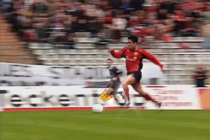 別讓記憶塵封！德甲官博：中國戰(zhàn)神楊晨曾征服德甲??