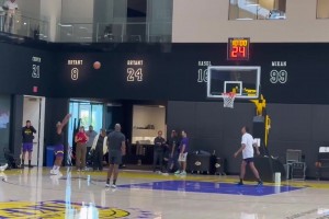 未來(lái)幾天完成首秀！斯瑪特在今日訓(xùn)練后加練了三分投籃