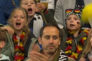 阿德耶米送直塞！格納布里前插爆射得手！德國(guó)3-0領(lǐng)先盧森堡！