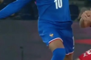 愿無大礙！姆巴佩右腳踝再傷！已退出本期法國隊(duì)返回皇馬！