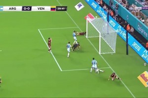 浪費(fèi)機(jī)會(huì)遭懲罰??委內(nèi)瑞拉空門不進(jìn)，隨后阿根廷洛塞爾索破門