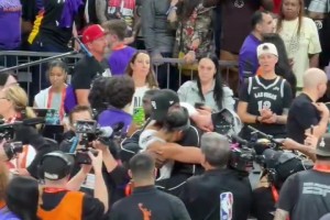 王牌4-0橫掃水星奪冠！阿賈賽后抱著男友阿德巴約慶祝！