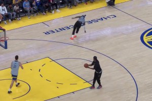 功夫不錯(cuò)！希爾德訓(xùn)練中來(lái)了個(gè)側(cè)手翻，隨后三分命中