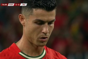 可惜了！特林康傳中造點(diǎn)球！C羅主罰點(diǎn)球被凱萊赫用腳擋出！