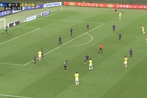 差距！帕奎塔挑傳打身后，馬丁內(nèi)利凌空斬2-0