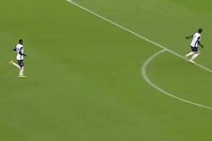 恐怖的天賦！當(dāng)年胡桑諾夫的身體對(duì)抗讓斯賓塞實(shí)在沒轍??