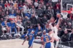 楊瀚森這個(gè)掩護(hù)，滿滿都是細(xì)節(jié)！霍福德動(dòng)彈不得，隊(duì)友阿夫迪亞輕松得分！