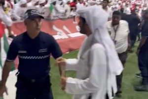 場面一度失控！卡塔爾2-1阿聯酋，賽中兩次引發(fā)阿聯酋球迷的騷亂