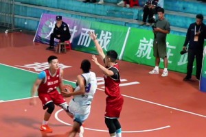 大跨步絲滑上籃，這么嗨那么燃！