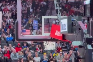 底線視角看楊瀚森這幾個進球！這傳球假動作把對手晃得結(jié)結(jié)實實的