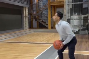 作為NBA爆料王，Shams這投籃什么水平？