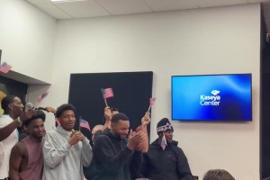 給我大哥送祝福！熱火球員闖入美國(guó)男籃主教練斯波新聞發(fā)布會(huì)