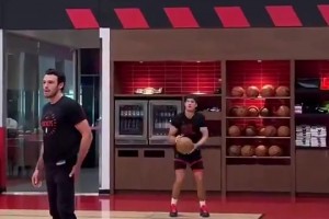 屬于是厚積薄發(fā)！謝潑德此前訓練底角三分9中9！彈無虛發(fā)！