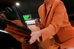 全隊獲贈寶馬！姆巴佩卻沒駕照，40萬鎊法拉利也只收藏不開??